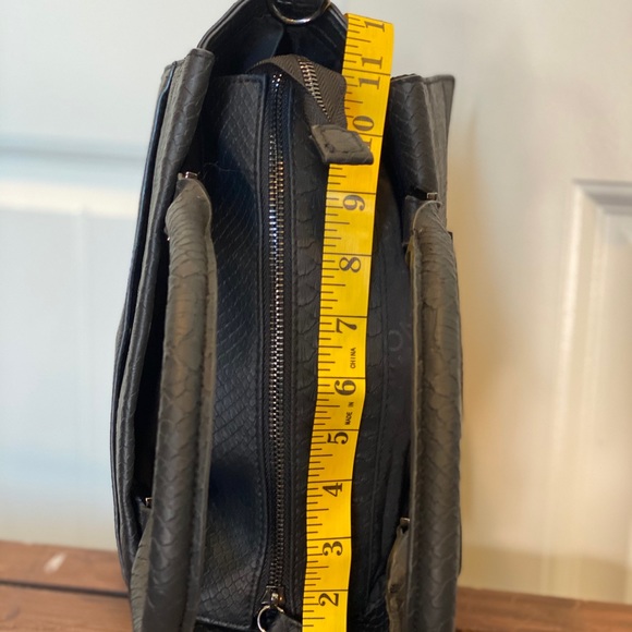 Cute Jet Black Jones New York Handbag - Picture 3 of 8